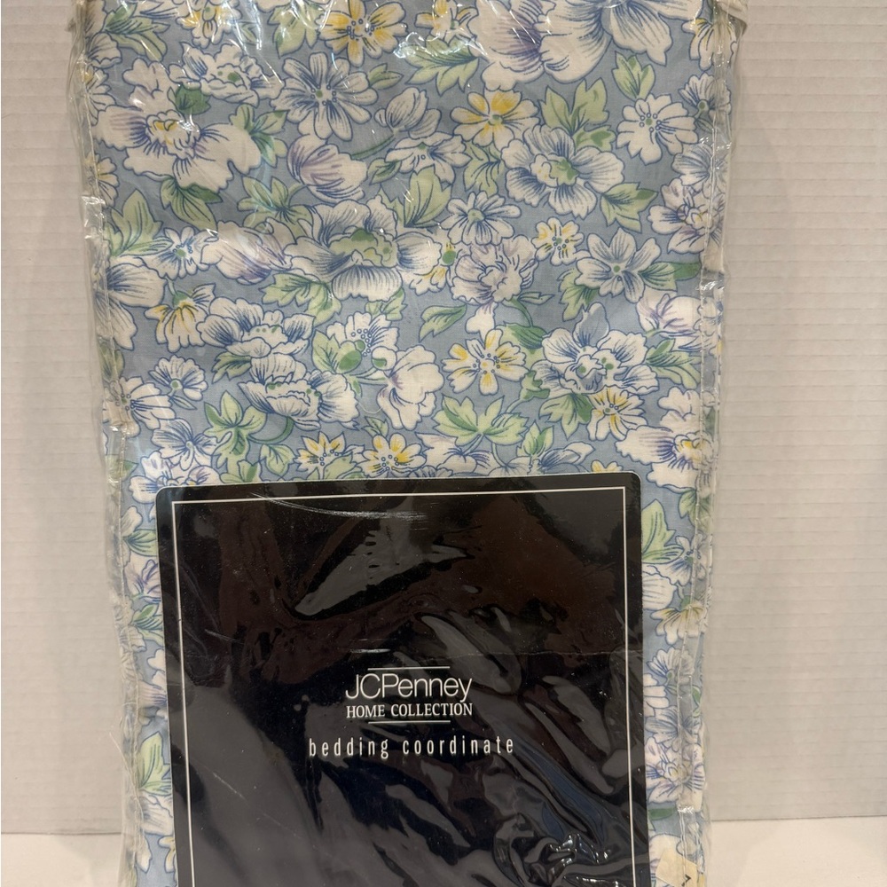 JCPenney “Wedding Ring” Curtain – 70" x 84" – Never used ~Cottagecore